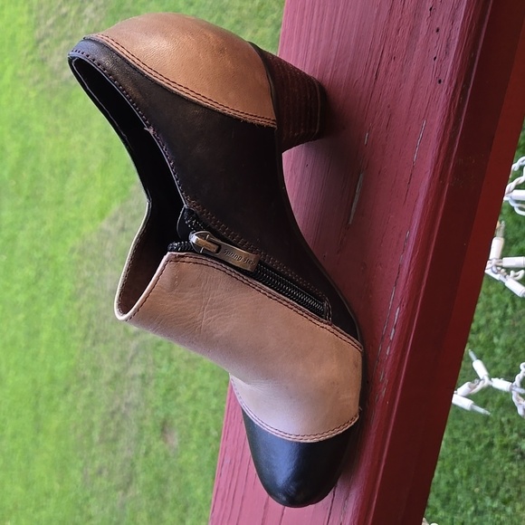 L'Artiste SPRINGSTEP Vintage Look 1930s Style Side Zipper Pump Tan Black 39 - Picture 7 of 8